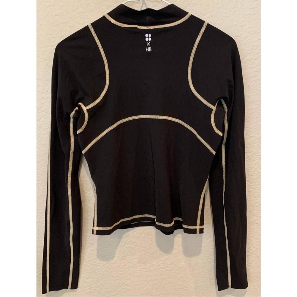 SOLD! Sweaty Betty Black and Cream Long Sleeve Top - Picture 4 of 4